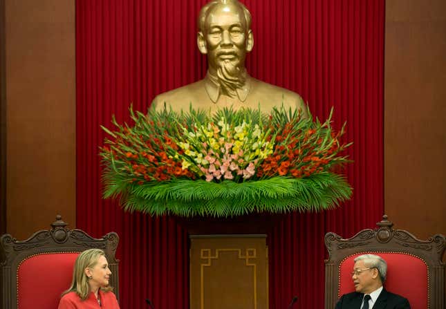 Hillary Clinton meets Nguyen Phu Trong, overshadowed by Ho Chi Minh.