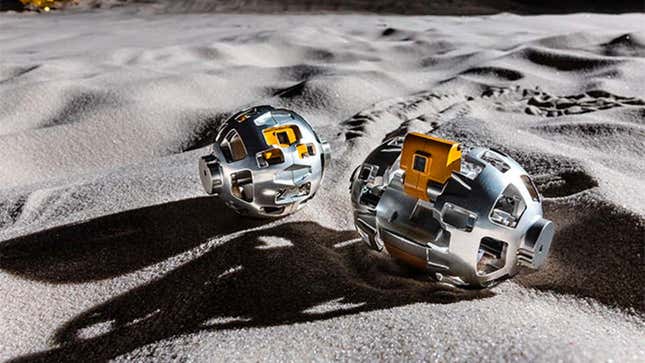 Imagen para el artículo titulado Los creadores de los primeros Transformers quieren lanzar un robot a la Luna que se parece a BB-8