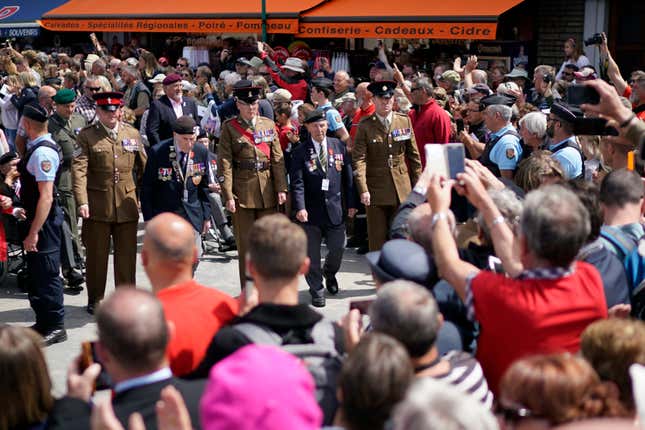 Photos Of Ww Ii Veterans Gathering To Commemorate D Day In France 0576