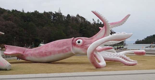 Image for article titled Japanese Town Got Covid-19 Money So They Built A Giant Squid Statue