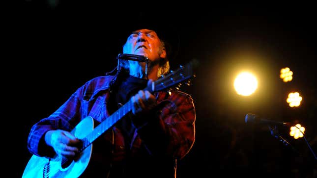 Image for article titled Spotify Takes Down Neil Young Songs After Fight Over Joe Rogan's Anti-Vaccine Bullshit