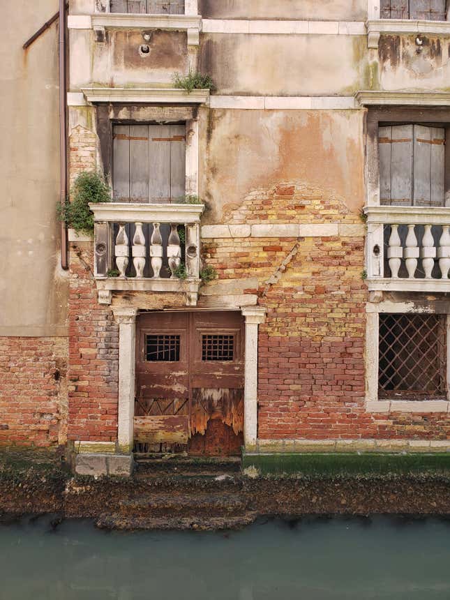 Image for article titled You’ve seen Venice’s gondolas. But have you seen its doors?