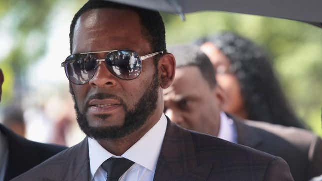 Image for article titled R. Kelly Reportedly Considered Himself a &#39;Genius&#39; Entitled to Have Sex With &#39;Very Young Girls&#39;