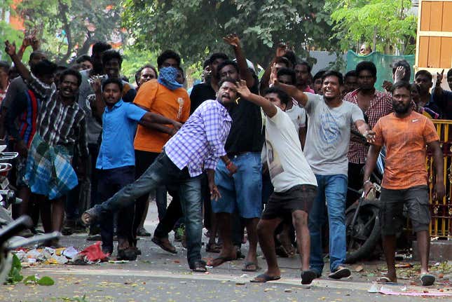 Protestors supporting Jallikattu clash with police on Jan.23.