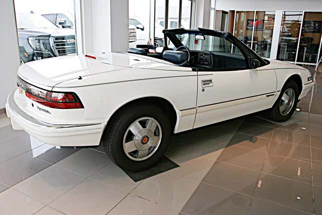 Image for article titled There's a "Brand New" 1990 Buick Reatta Convertible For Sale in Kentucky