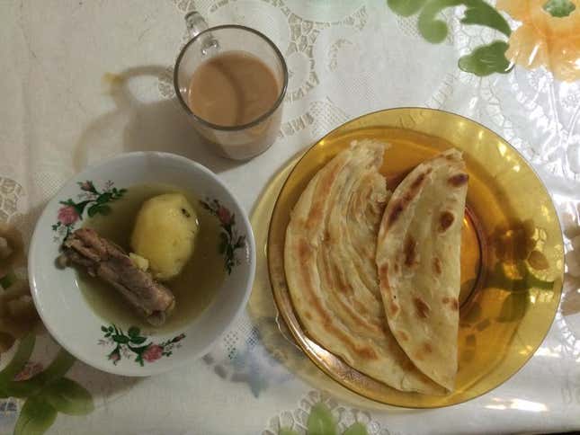 Image for article titled In Dar es Salaam, biryani, chapati, and flowing dishdasha robes mark a cross-cultural Eid