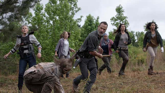 The Walking Dead's Carol and Rick lead a group of survivors to attack a zombie.