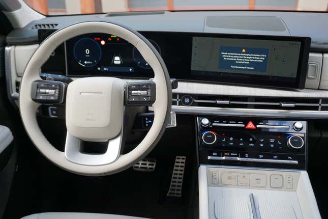 Image for article titled The 2024 Hyundai Santa Fe Feels Bigger And Boxier
