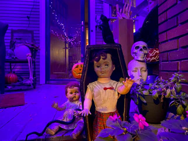 Image for article titled A Woman on Why She Keeps Her Halloween Decorations Up All Year