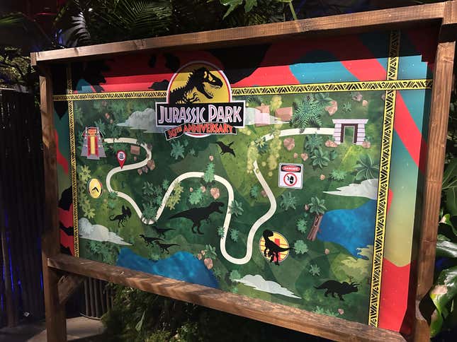 Image for article titled Behold The Throne of Photo Ops at the Jurassic Park SDCC Experience