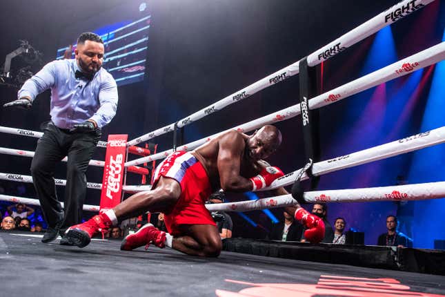 Image for article titled Evander Holyfield Had No Business Stepping Into the Ring This Weekend