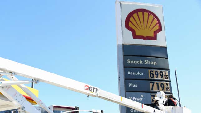 Image for article titled California Gas Station Sold Fuel at $0.69 per Gallon by Mistake