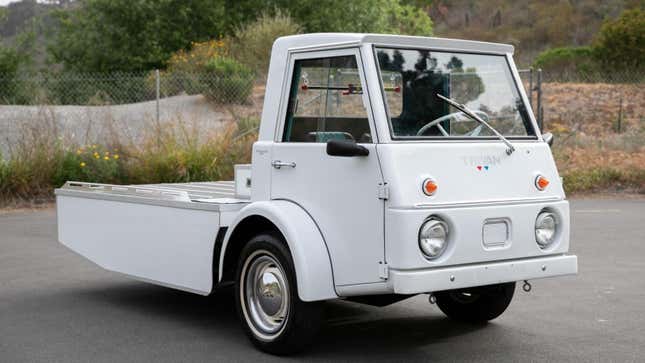Image for article titled This Adorable Three-Wheeled Truck Promised To Be As Capable As A Regular Truck