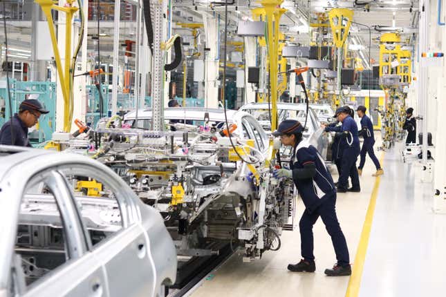 Image for article titled BMW Will Spend $870 Million To Make EVs and Batteries in Mexico