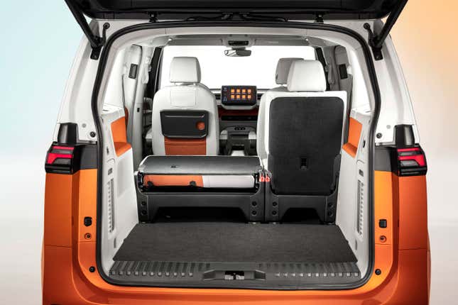 Imagen para el artículo titulado Vuelve la mítica furgoneta hippie de Volkswagen en versión eléctrica