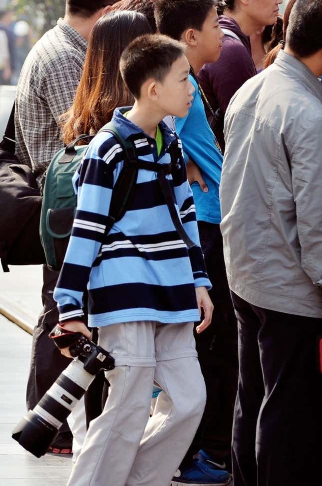 Image for article titled Photo series of wealthy Chinese kids and their expensive cameras goes viral