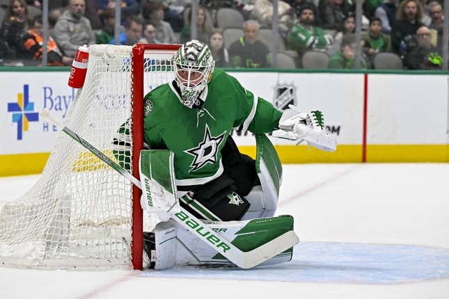 Apr 6, 2023; Dallas, Texas, USA; Dallas Stars goaltender Jake Oettinger (29) faces the Philadelphia Flyers attack in the Stars zone during the first period at the American Airlines Center.