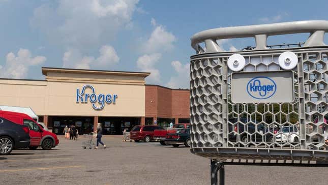 Kroger exterior and shopping cart