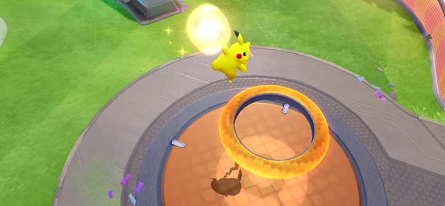Pikachu dunks a glowing yellow orb into a hoop in Pokémon Unite.