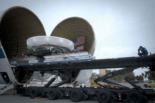 Image for article titled The Freaky Super Guppy Aircraft Is Helping Humans Get Back To The Moon