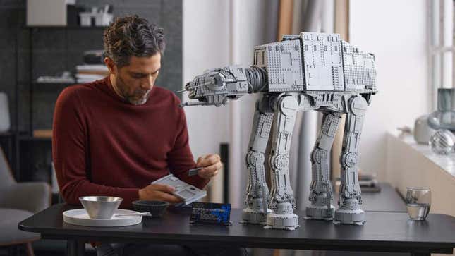 Imagen para el artículo titulado Este masivo AT-AT imperial hecho en Lego tiene todo listo para asaltar tu cuenta corriente