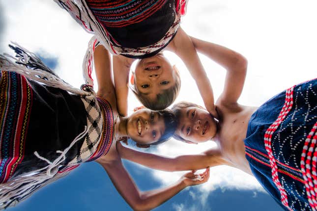 Kids from the Vietnamese ethnic group Co Tu.