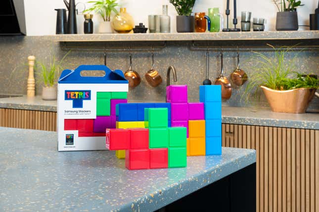 Imagen para el artículo titulado El último lanzamiento de Samsung son unos tupper con forma de piezas de Tetris, y son una genialidad