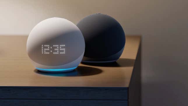 Imagen para el artículo titulado —Alexa, ¿cómo hago que mis hijos paren de reír? —Podrías darles un puñetazo en la garganta