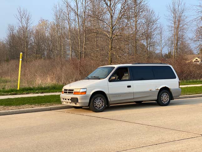 Image for article titled This Minivan Is What $1,200 Gets You in Today's Used Car Market
