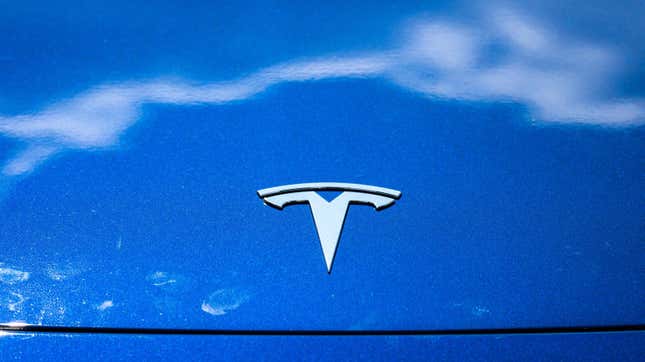 Ein Tesla-Elektroauto wird während der Electrify Expo In DC am 23. Juli 2023 in Washington, DC ausgestellt.