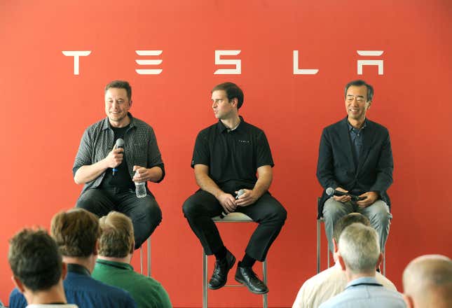 L-R: Tesla Chief Executive Elon Musk, Tesla Chief Technical Officer JB Straubel and Yoshi Yamada senior advisor from Panasonic participate in a news conference at the Tesla Gigafactory near Sparks, Nevada, U.S. on July 26, 2016. REUTERS/James Glover II - RTSJT70