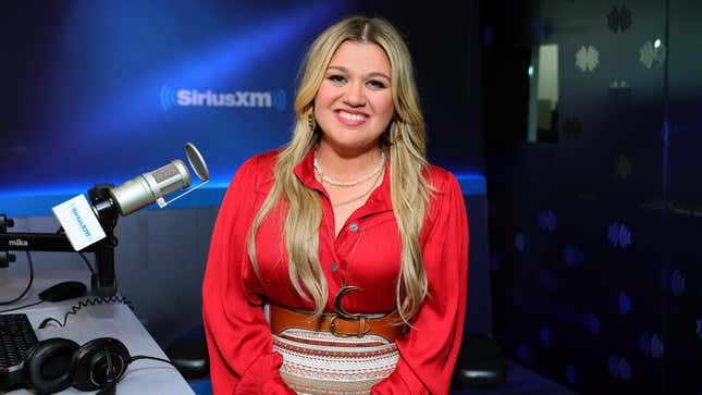Image for article titled Kelly Clarkson Credits Lexapro for Getting Her Through Divorce
