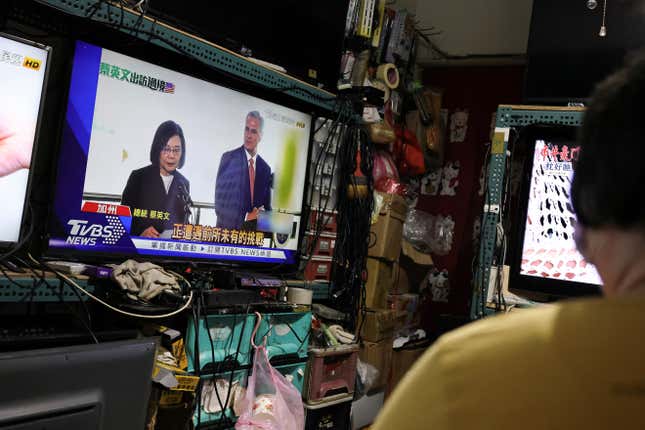 Taiwanese television announces the historic visit by President Tsai Ing-wen to the US earlier this week.