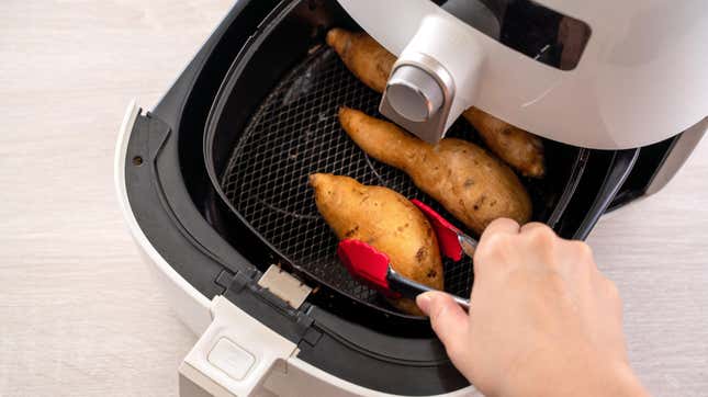 Image for article titled 10 Common Mistakes to Avoid When Using an Air Fryer
