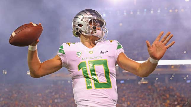 Former Oregon Ducks Football Quarterback Justin Herbert Wins 2022 Pro Bowl  Offensive MVP - Sports Illustrated Oregon Ducks News, Analysis and More