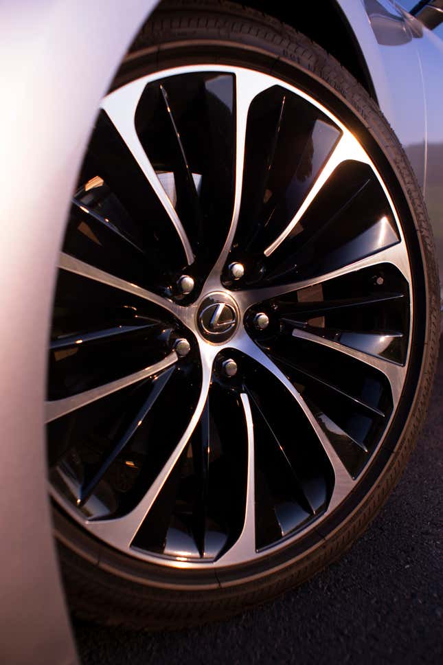 Image for article titled Here's How A $115,000 Lexus LS 500 Justifies Its Price