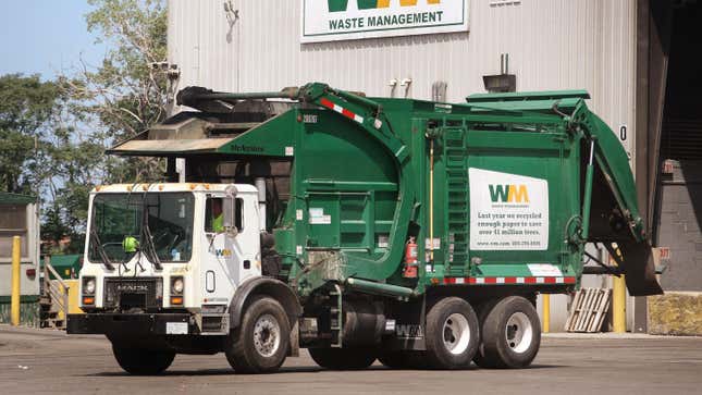 Image for article titled California Garbage Trucks Seek Electrification Exemption After Last Bad Gas Investment