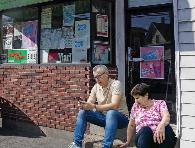 Image for article titled Convenience Store Stoop Provides Rest For Weary Seniors Traveling To Far End Of Block