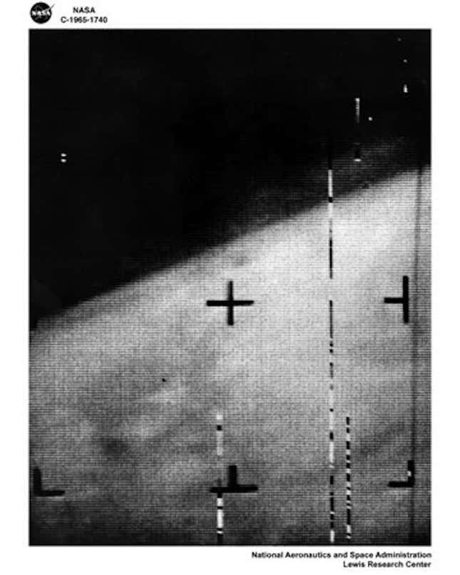 Imagen para el artículo titulado Los planetas del sistema solar, antes vs. ahora: así eran sus primeras fotos y así son las actuales