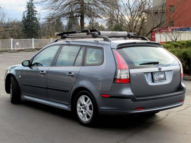 Image for article titled At $11,995, Could This Six-Speed 2007 Saab 9-3 SportCombi Shift Your Interest Into High Gear?