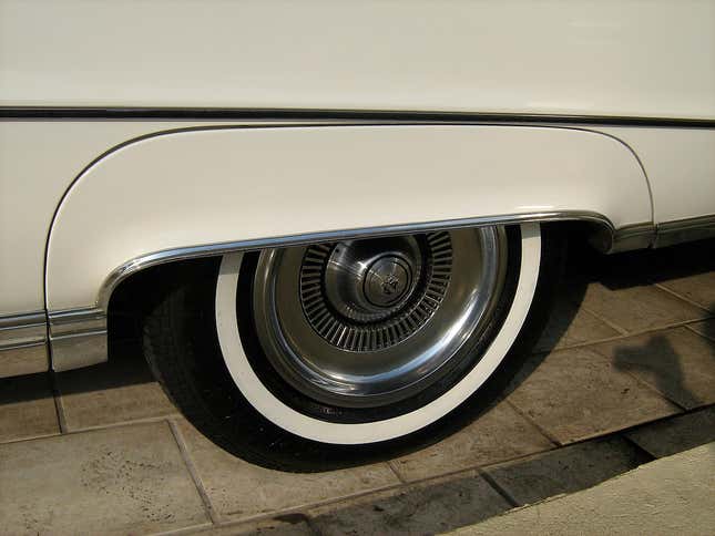 Image for article titled These Are the Classic Car Design Features You Want to Make a Comeback
