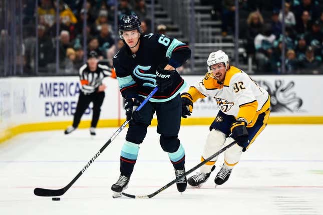 Nov 8, 2022; Seattle, Washington, USA; Seattle Kraken center Morgan Geekie (67) passes while being defended by Nashville Predators center Ryan Johansen (92) during the third period at Climate Pledge Arena. Seattle defeated Nashville 5-1.