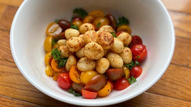 Air fried gnocchi with raw tomatoes