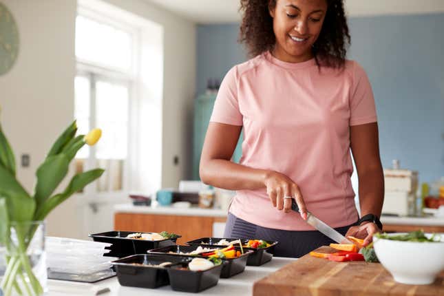 Image for article titled Having Trouble Losing Weight After 40? Give These Tips a Try