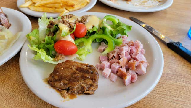 Image for article titled Ponderosa Steakhouse Refuses to Die