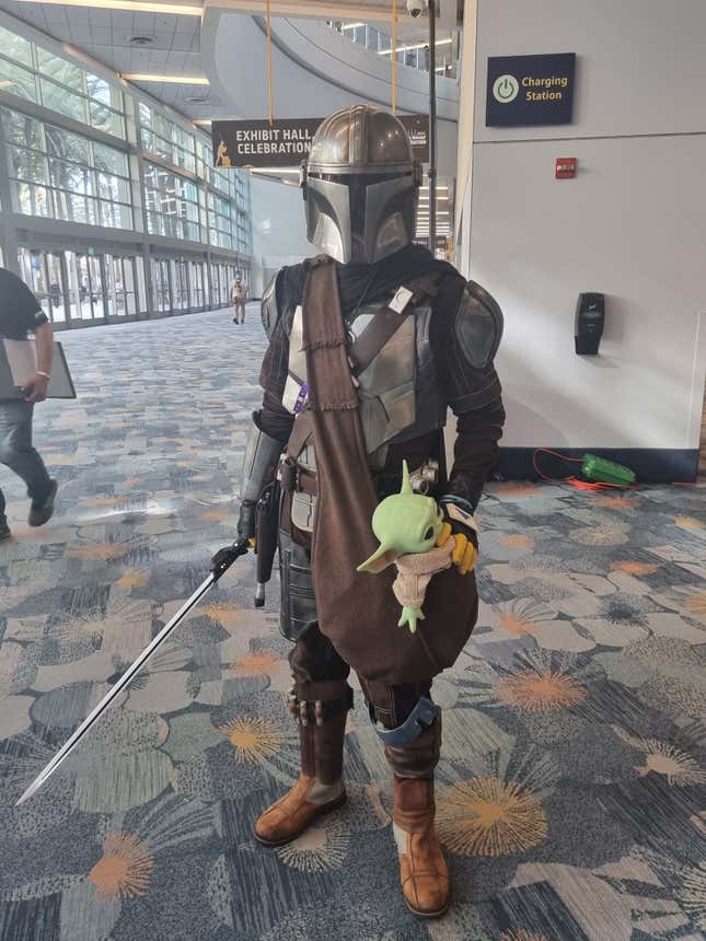 Image for article titled Here&#39;s Some of Star Wars Celebration 2022&#39;s Coolest Cosplay