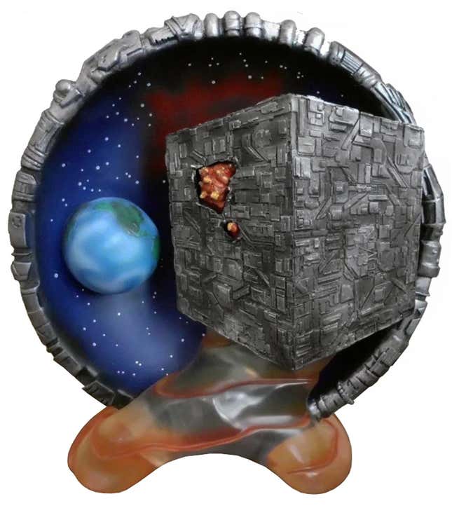 Image for article titled The Absolute Weirdest Star Trek Collector Plates