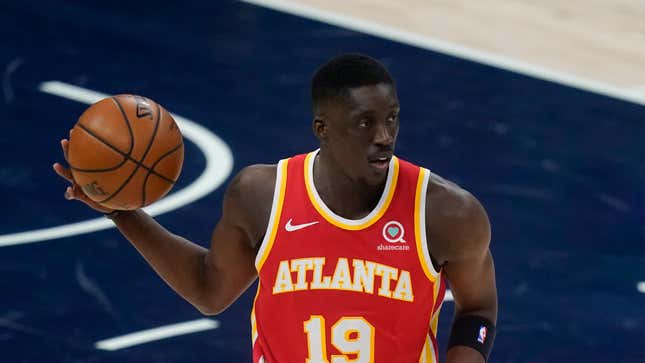 Tony Snell was out here making new NBA records in 2020-21! First player  with a 50/50/100 season with a minimum of 100 attempts! 50.9…