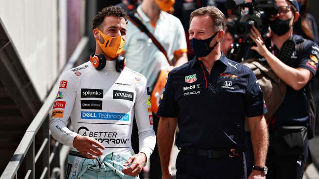 A photo of Christian Horner and Daniel Ricciardo.