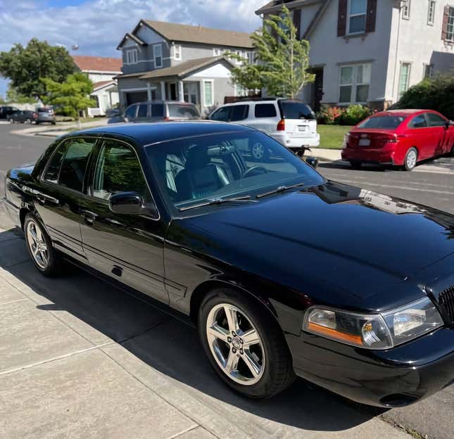 Image for article titled At $19,500, Would You Let This 2003 Mercury Marauder Steal Your Heart?